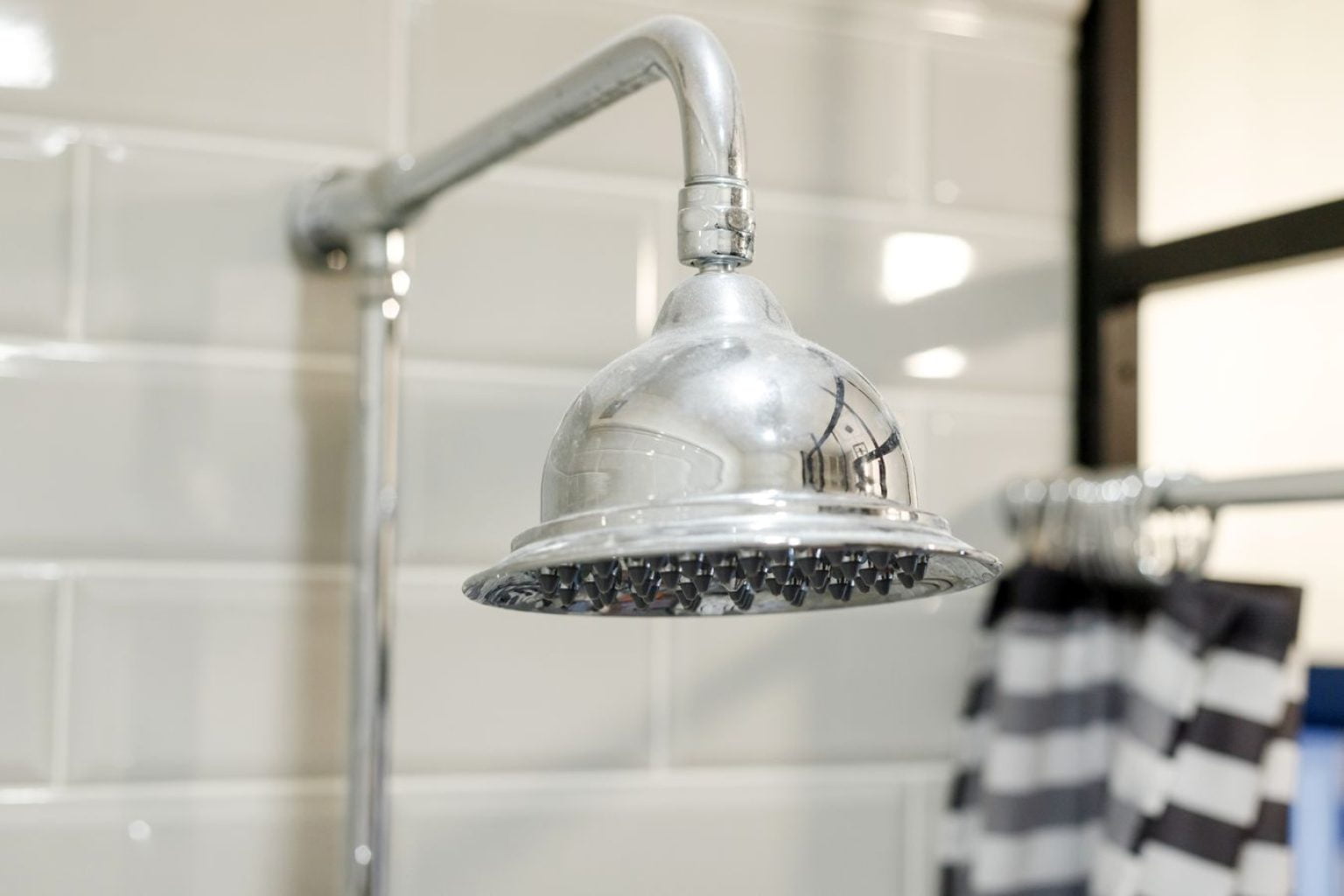 Transformez votre douche en oasis de bien-être avec un pommeau central