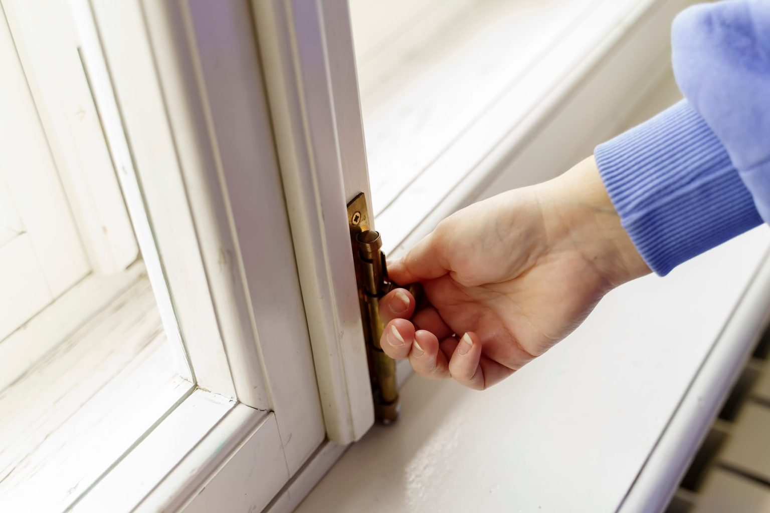 Guide pratique : Bloquer une fenêtre de l'intérieur en toute sécurité ...