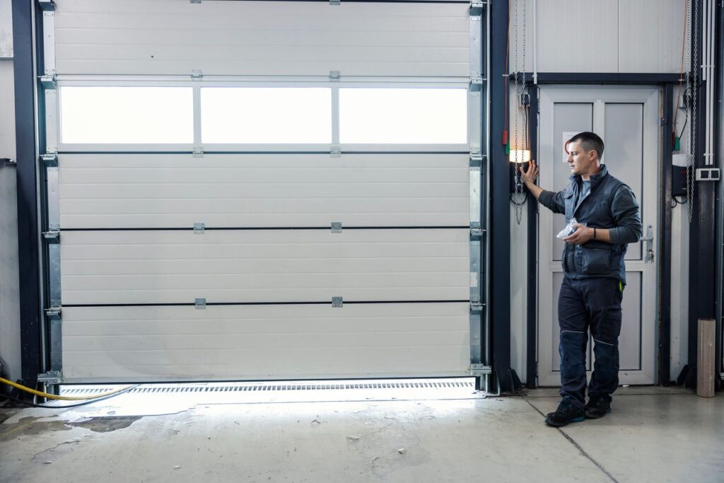 Garage avec porte coulissante motorisée
